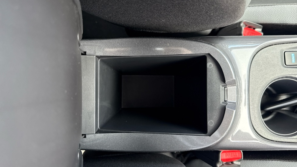 Nissan Juke 1.6 Hybrid N-Connecta 5dr Auto Hybrid Hatchback - Image 47