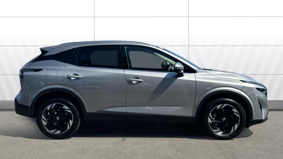 Nissan Qashqai 1.3 DiG-T MH N-Connecta 5dr Petrol Hatchback - Image 5