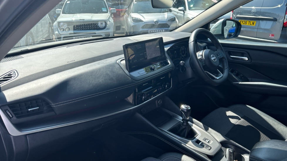 Nissan Qashqai 1.3 DiG-T MH N-Connecta 5dr Petrol Hatchback - Image 9