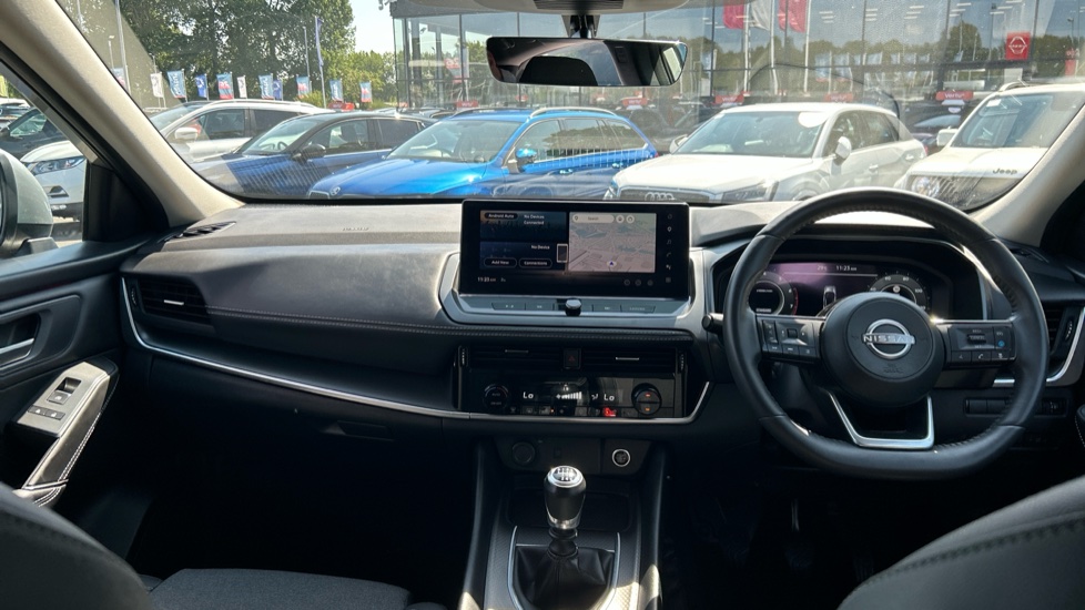 Nissan Qashqai 1.3 DiG-T MH N-Connecta 5dr Petrol Hatchback - Image 10