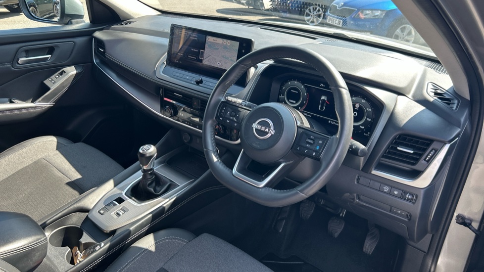 Nissan Qashqai 1.3 DiG-T MH N-Connecta 5dr Petrol Hatchback - Image 11