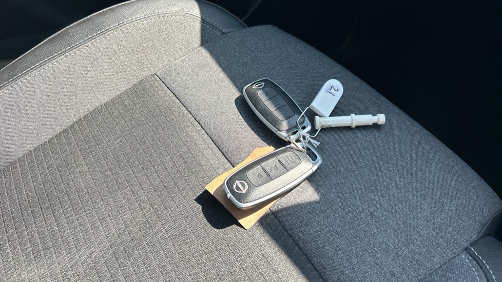 Nissan Qashqai 1.3 DiG-T MH N-Connecta 5dr Petrol Hatchback - Image 20