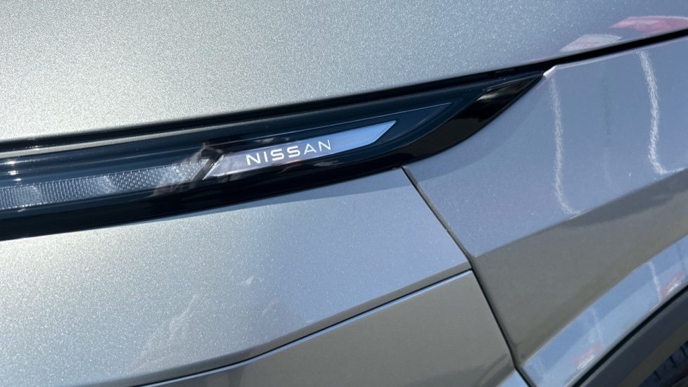 Nissan Qashqai 1.3 DiG-T MH N-Connecta 5dr Petrol Hatchback - Image 25