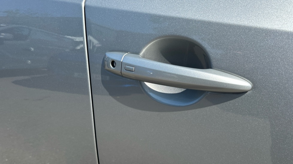 Nissan Qashqai 1.3 DiG-T MH N-Connecta 5dr Petrol Hatchback - Image 27