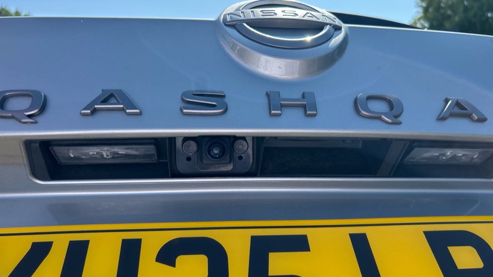 Nissan Qashqai 1.3 DiG-T MH N-Connecta 5dr Petrol Hatchback - Image 29