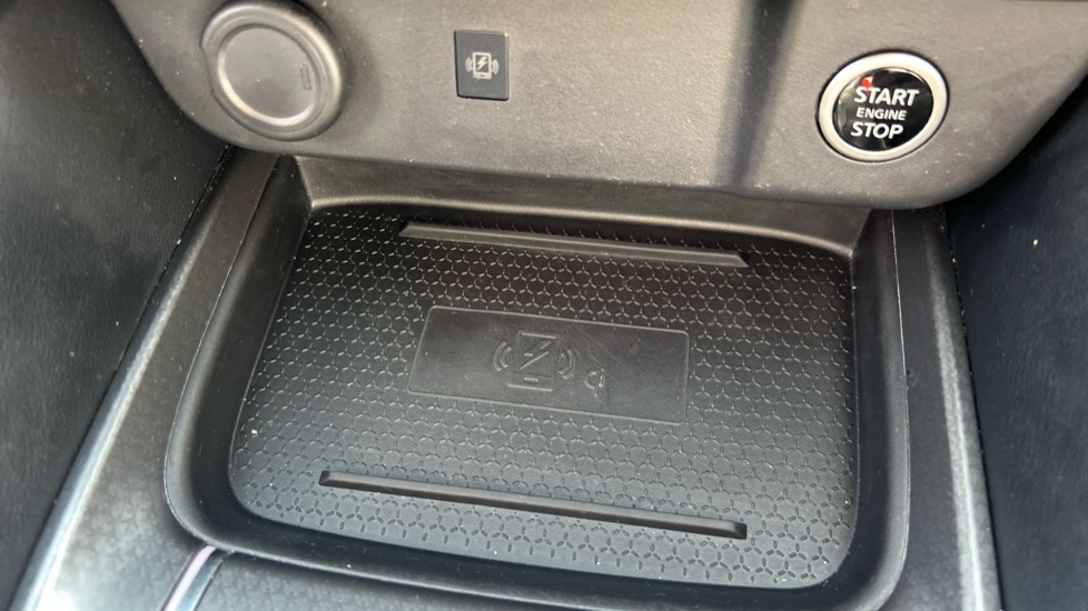 Nissan Qashqai 1.3 DiG-T MH N-Connecta 5dr Petrol Hatchback - Image 33