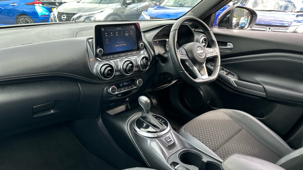 Nissan Juke 1.6 Hybrid N-Connecta 5dr Auto Hybrid Hatchback - Image 9