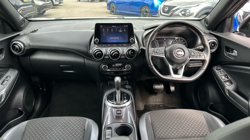 Nissan Juke 1.6 Hybrid N-Connecta 5dr Auto Hybrid Hatchback - Image 10