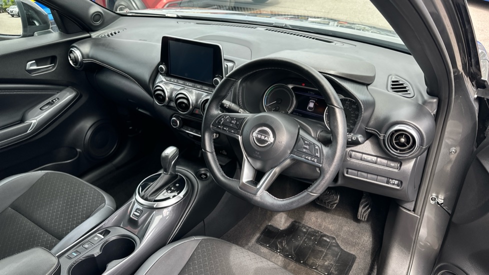 Nissan Juke 1.6 Hybrid N-Connecta 5dr Auto Hybrid Hatchback - Image 11