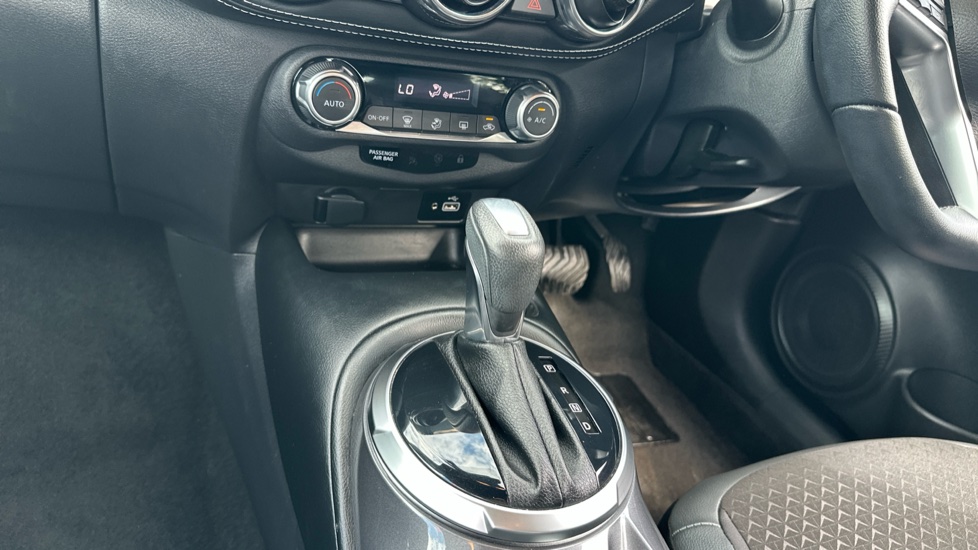 Nissan Juke 1.6 Hybrid N-Connecta 5dr Auto Hybrid Hatchback - Image 13