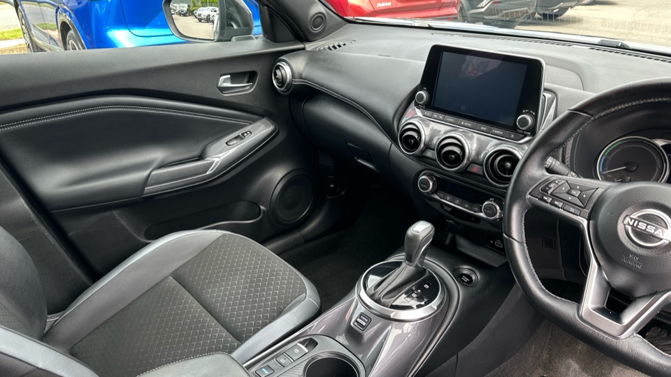 Nissan Juke 1.6 Hybrid N-Connecta 5dr Auto Hybrid Hatchback - Image 14