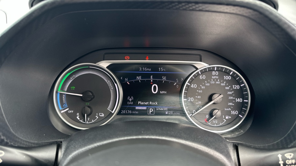 Nissan Juke 1.6 Hybrid N-Connecta 5dr Auto Hybrid Hatchback - Image 18