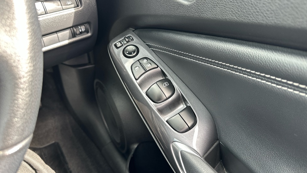 Nissan Juke 1.6 Hybrid N-Connecta 5dr Auto Hybrid Hatchback - Image 25