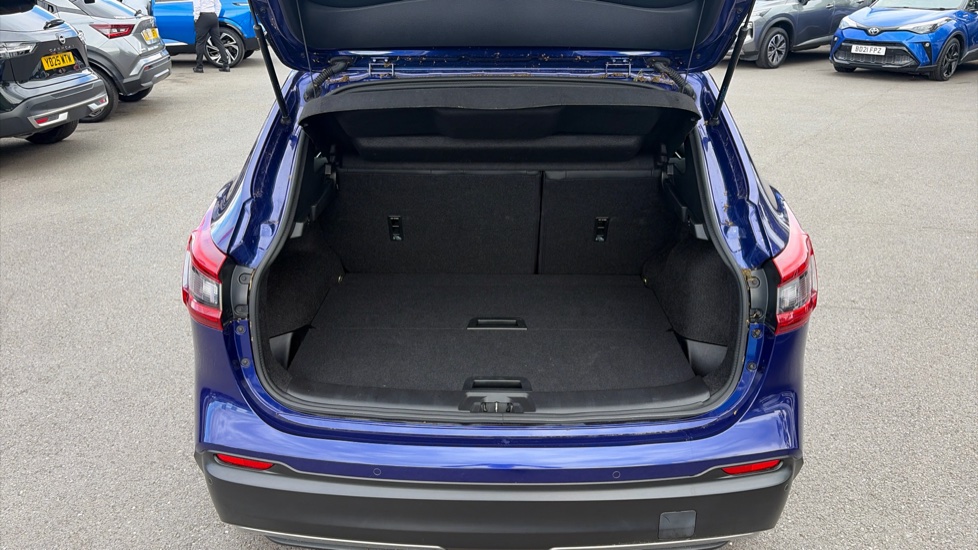 Nissan Qashqai 1.5 dCi 115 Tekna 5dr Diesel Hatchback - Image 4
