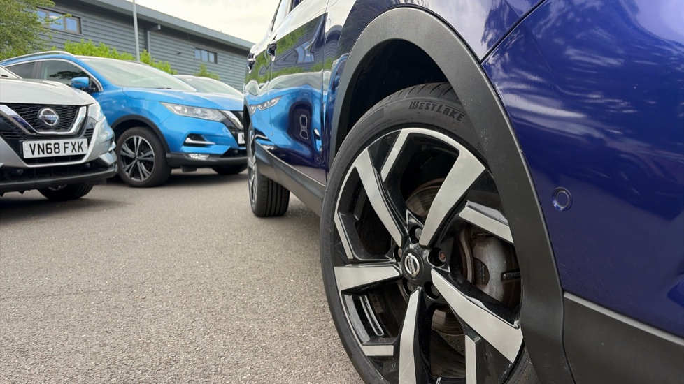Nissan Qashqai 1.5 dCi 115 Tekna 5dr Diesel Hatchback - Image 8