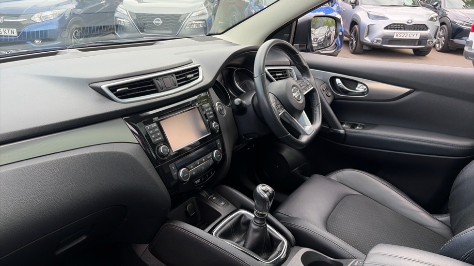 Nissan Qashqai 1.5 dCi 115 Tekna 5dr Diesel Hatchback - Image 9