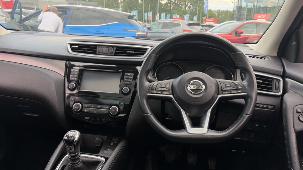 Nissan Qashqai 1.5 dCi 115 Tekna 5dr Diesel Hatchback - Image 10