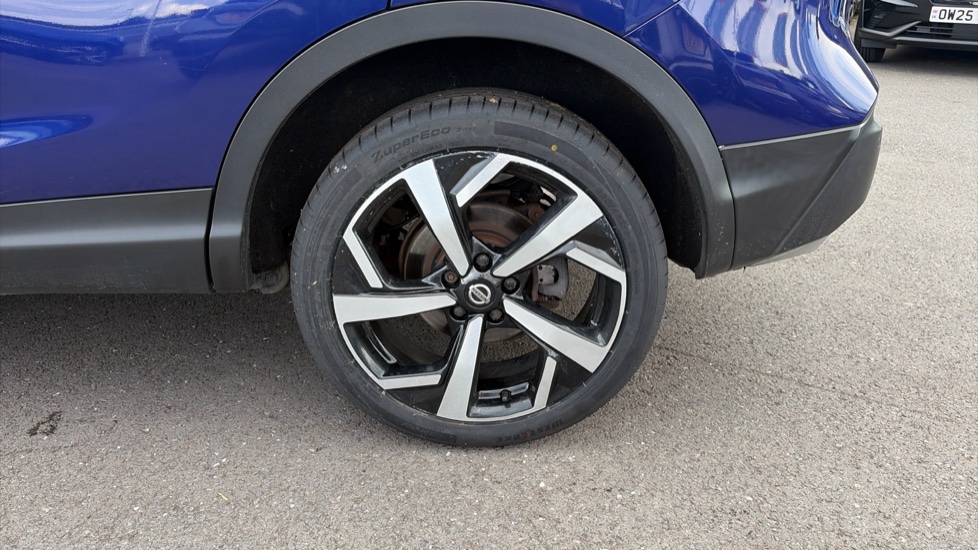 Nissan Qashqai 1.5 dCi 115 Tekna 5dr Diesel Hatchback - Image 21
