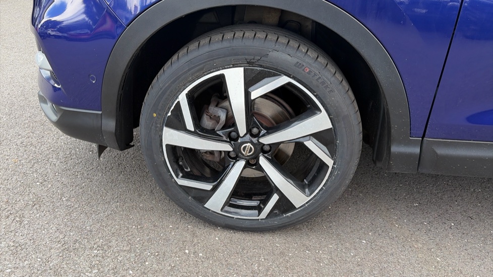 Nissan Qashqai 1.5 dCi 115 Tekna 5dr Diesel Hatchback - Image 23