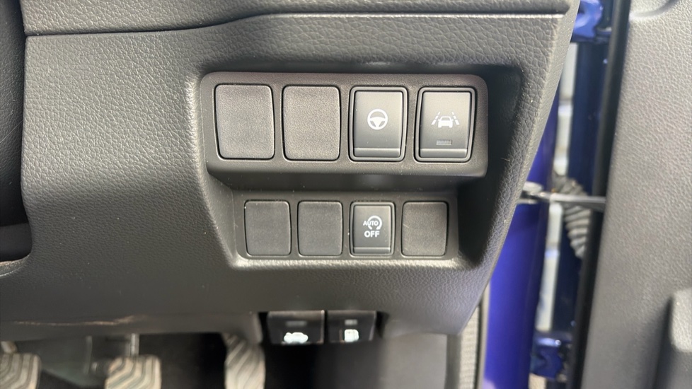 Nissan Qashqai 1.5 dCi 115 Tekna 5dr Diesel Hatchback - Image 39