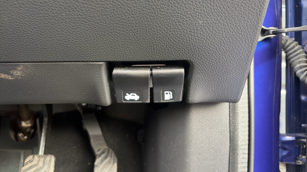 Nissan Qashqai 1.5 dCi 115 Tekna 5dr Diesel Hatchback - Image 40