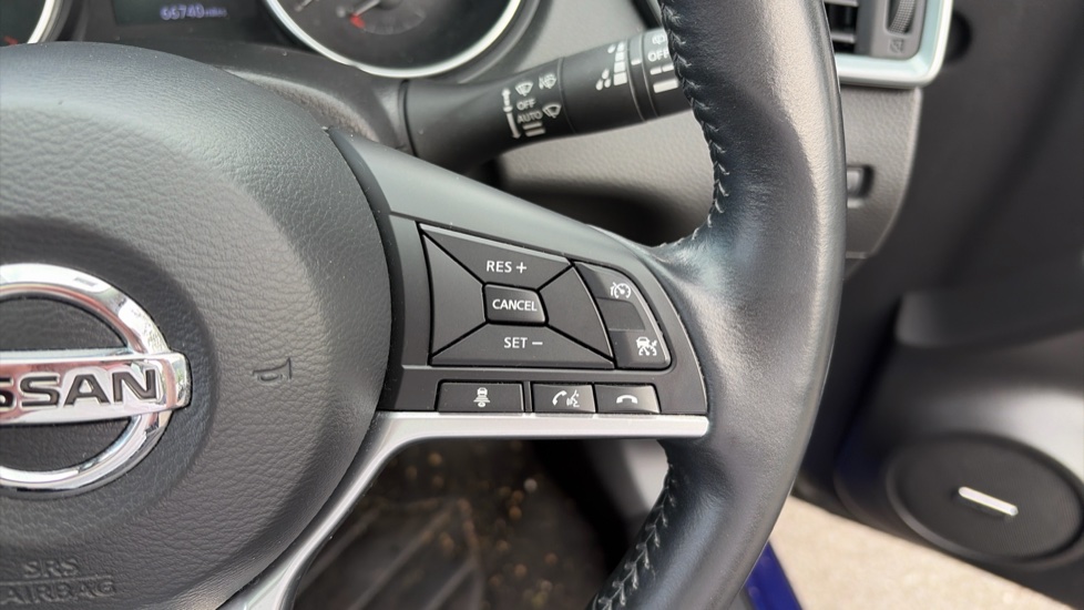 Nissan Qashqai 1.5 dCi 115 Tekna 5dr Diesel Hatchback - Image 41