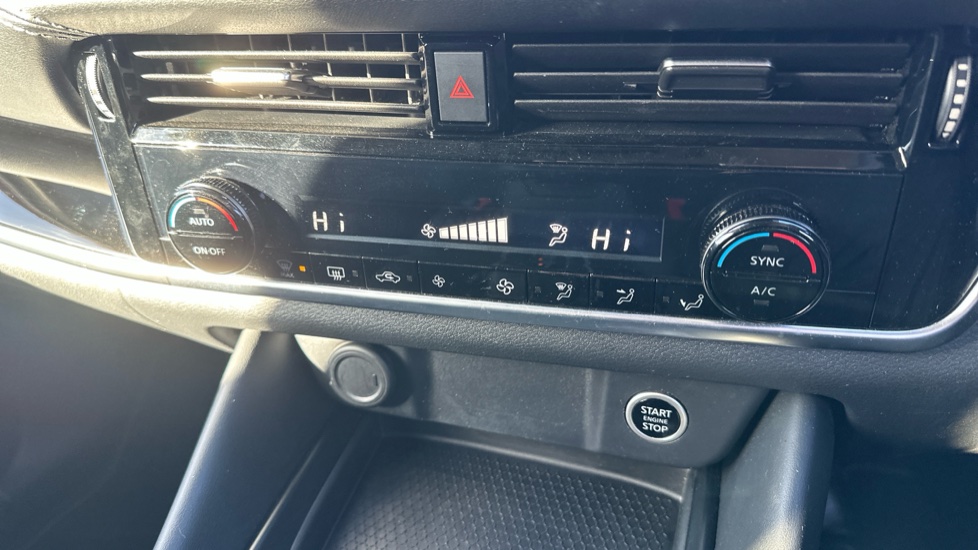 Nissan Qashqai 1.3 DiG-T MH 158 N-Connecta 5dr Xtronic Petrol Hatchback - Image 36