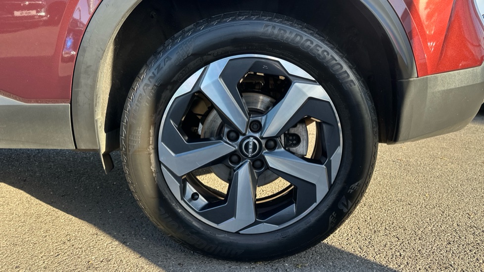 Nissan Qashqai 1.3 DiG-T MH 158 N-Connecta 5dr Xtronic Petrol Hatchback - Image 48