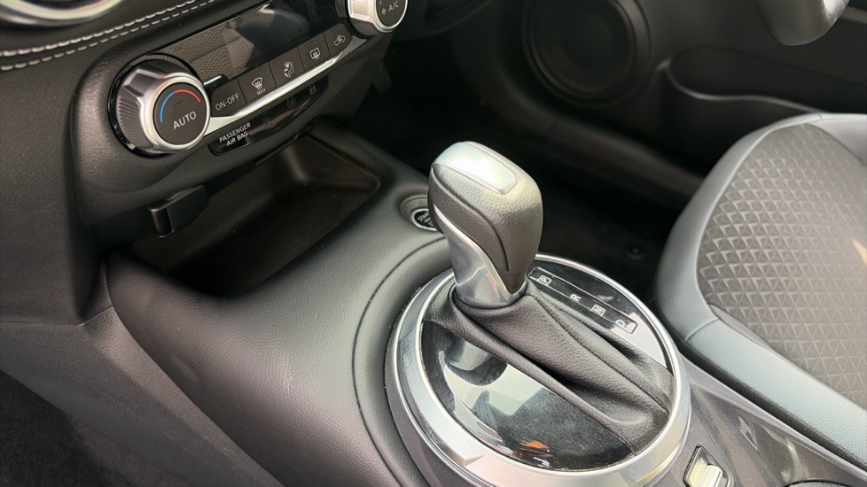 Nissan Juke 1.0 DiG-T 114 N-Connecta 5dr DCT Petrol Hatchback - Image 13