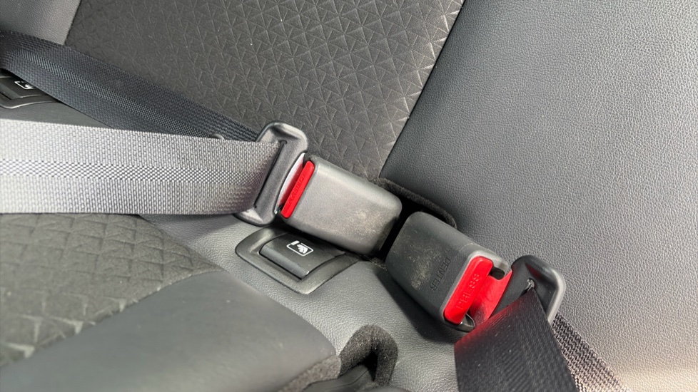 Nissan Juke 1.0 DiG-T 114 N-Connecta 5dr DCT Petrol Hatchback - Image 17