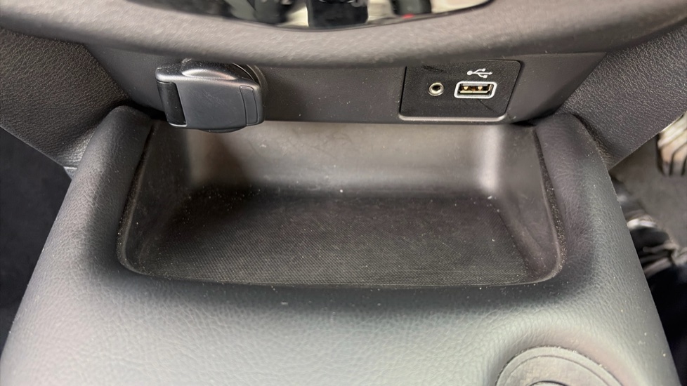 Nissan Juke 1.0 DiG-T 114 N-Connecta 5dr DCT Petrol Hatchback - Image 35