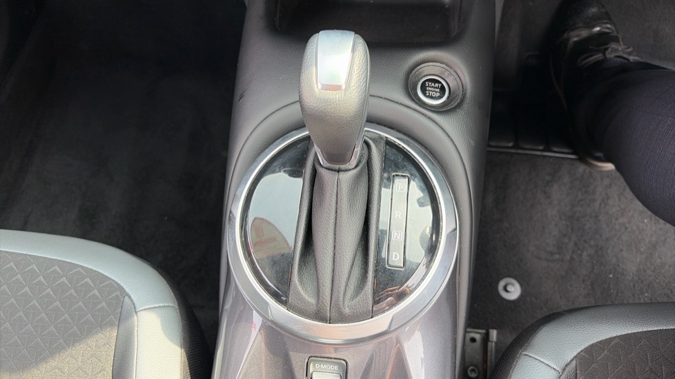 Nissan Juke 1.0 DiG-T 114 N-Connecta 5dr DCT Petrol Hatchback - Image 36