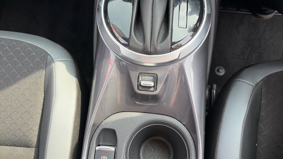 Nissan Juke 1.0 DiG-T 114 N-Connecta 5dr DCT Petrol Hatchback - Image 37