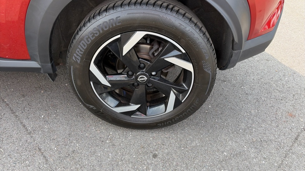 Nissan Juke 1.0 DiG-T 114 N-Connecta 5dr DCT Petrol Hatchback - Image 46