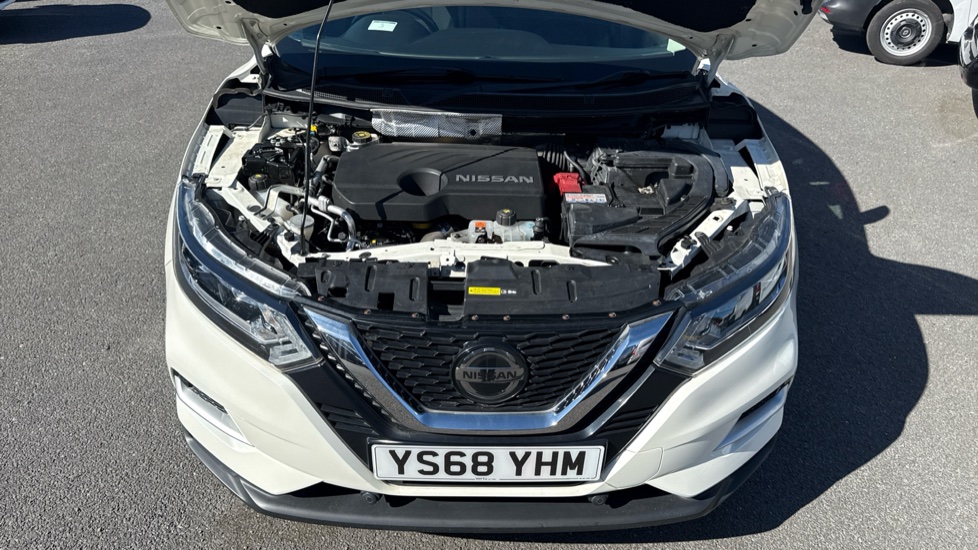 Nissan Qashqai 1.5 dCi 115 N-Connecta 5dr Diesel Hatchback - Image 8