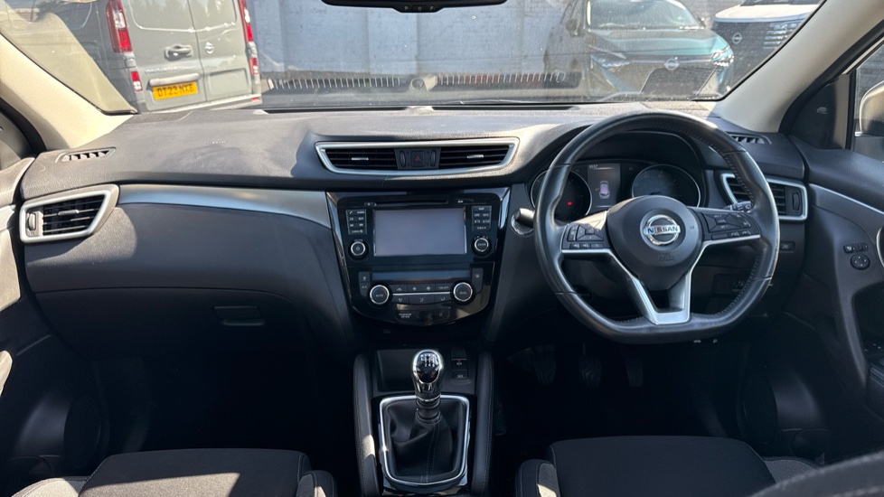 Nissan Qashqai 1.5 dCi 115 N-Connecta 5dr Diesel Hatchback - Image 10