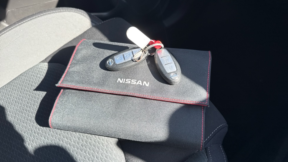 Nissan Qashqai 1.5 dCi 115 N-Connecta 5dr Diesel Hatchback - Image 20