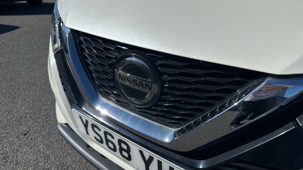 Nissan Qashqai 1.5 dCi 115 N-Connecta 5dr Diesel Hatchback - Image 23