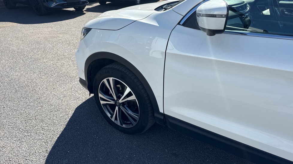 Nissan Qashqai 1.5 dCi 115 N-Connecta 5dr Diesel Hatchback - Image 26