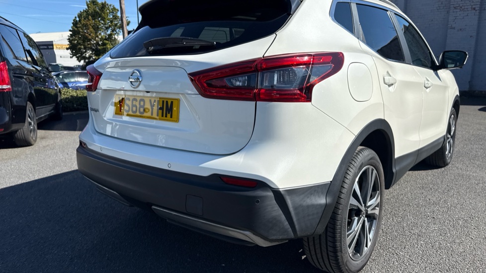 Nissan Qashqai 1.5 dCi 115 N-Connecta 5dr Diesel Hatchback - Image 28