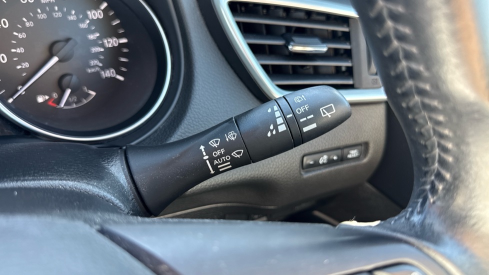 Nissan Qashqai 1.5 dCi 115 N-Connecta 5dr Diesel Hatchback - Image 39