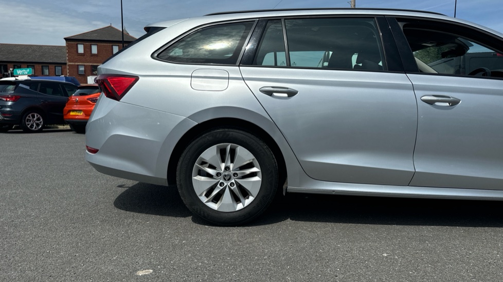 Skoda Octavia 2.0 TDI SE Technology 5dr Diesel Estate - Image 7