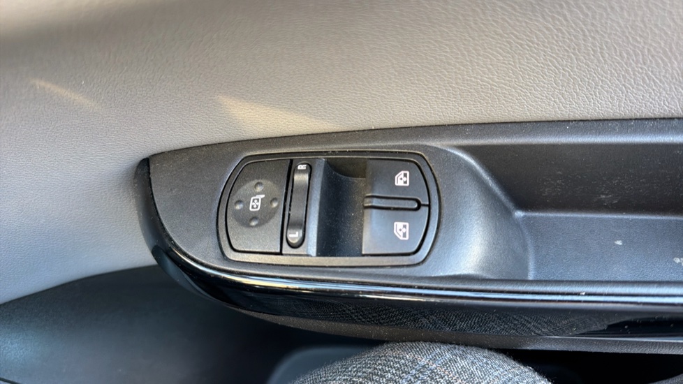 Vauxhall Corsa 1.4 ecoFLEX SE 5dr Petrol Hatchback - Image 31