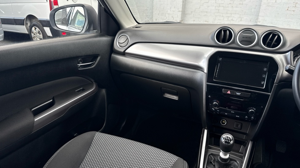 Suzuki Vitara 1.4 Boosterjet 48V Hybrid SZ-T 5dr Petrol Estate - Image 14
