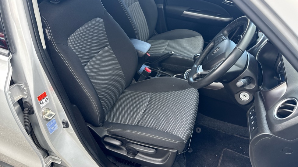 Suzuki Vitara 1.4 Boosterjet 48V Hybrid SZ-T 5dr Petrol Estate - Image 32