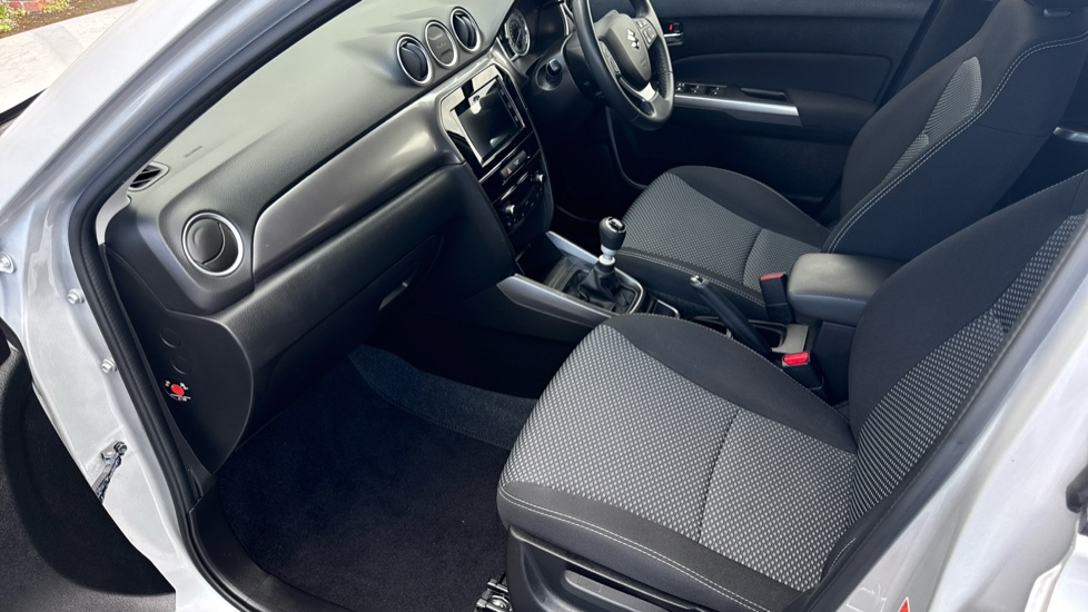 Suzuki Vitara 1.4 Boosterjet 48V Hybrid SZ-T 5dr Petrol Estate - Image 37