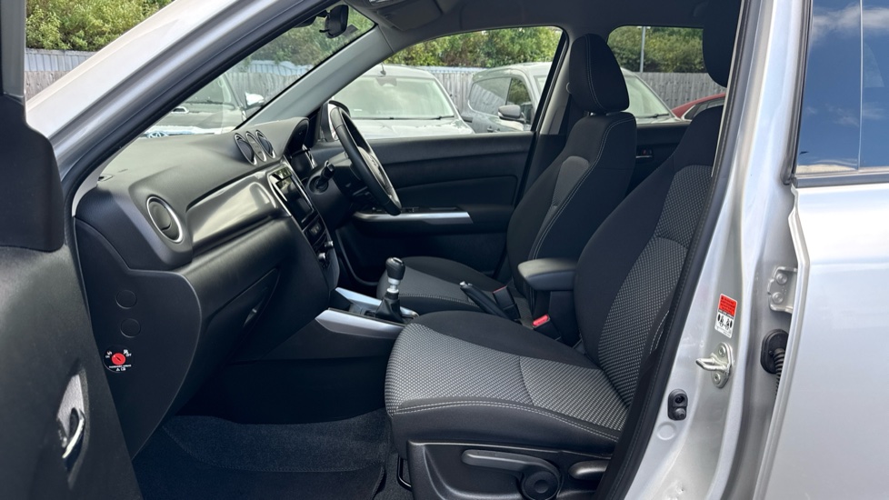 Suzuki Vitara 1.4 Boosterjet 48V Hybrid SZ-T 5dr Petrol Estate - Image 38