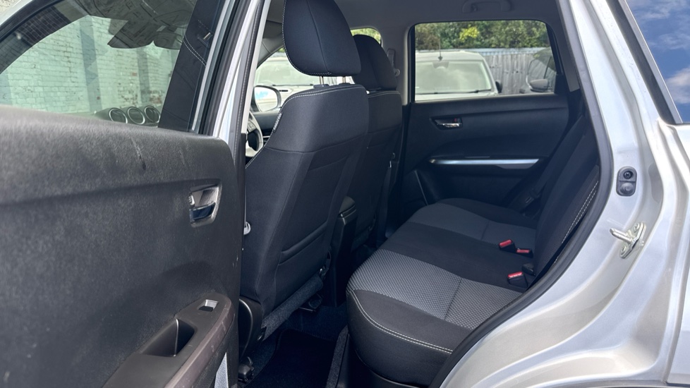 Suzuki Vitara 1.4 Boosterjet 48V Hybrid SZ-T 5dr Petrol Estate - Image 39