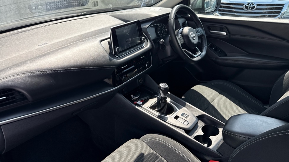 Nissan Qashqai 1.3 DiG-T MH Acenta Premium 5dr Petrol Hatchback - Image 9