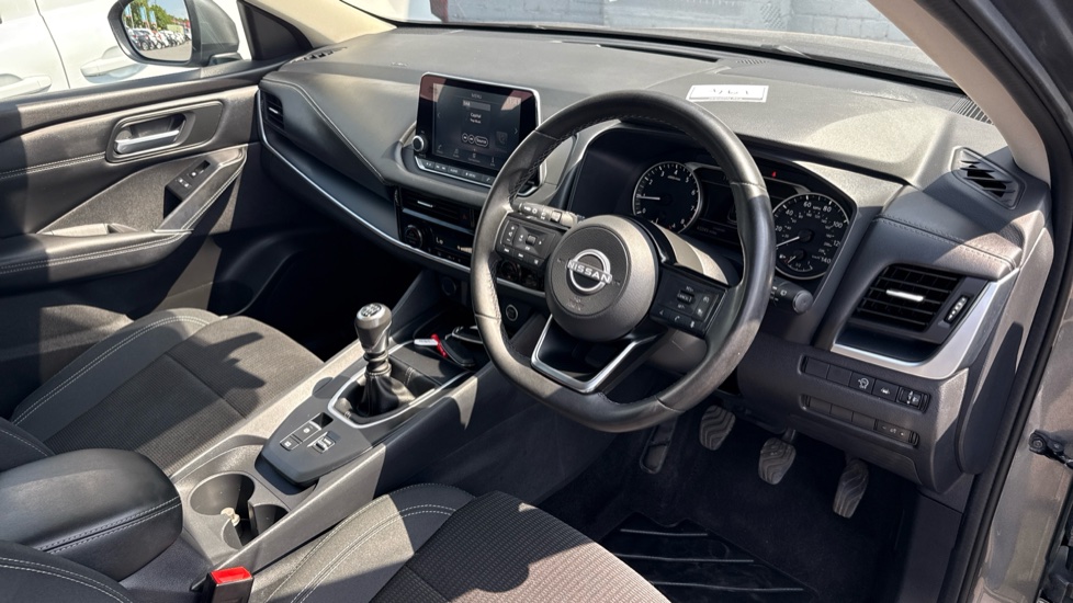 Nissan Qashqai 1.3 DiG-T MH Acenta Premium 5dr Petrol Hatchback - Image 11